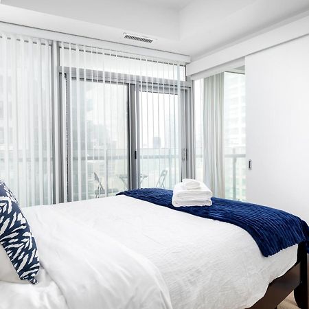 Downtown Toronto Condo Near Cn Tower, Scotiabank Arena, Rogers Centre, Union Station Bagian luar foto