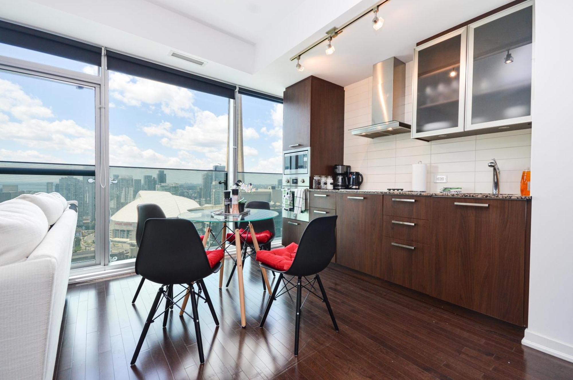 Downtown Toronto Condo Near Cn Tower, Scotiabank Arena, Rogers Centre, Union Station Bagian luar foto