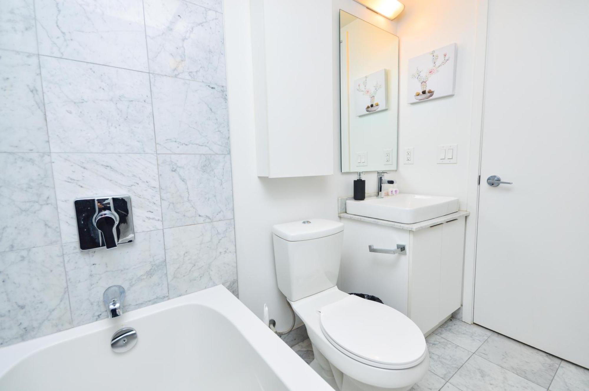 Downtown Toronto Condo Near Cn Tower, Scotiabank Arena, Rogers Centre, Union Station Bagian luar foto