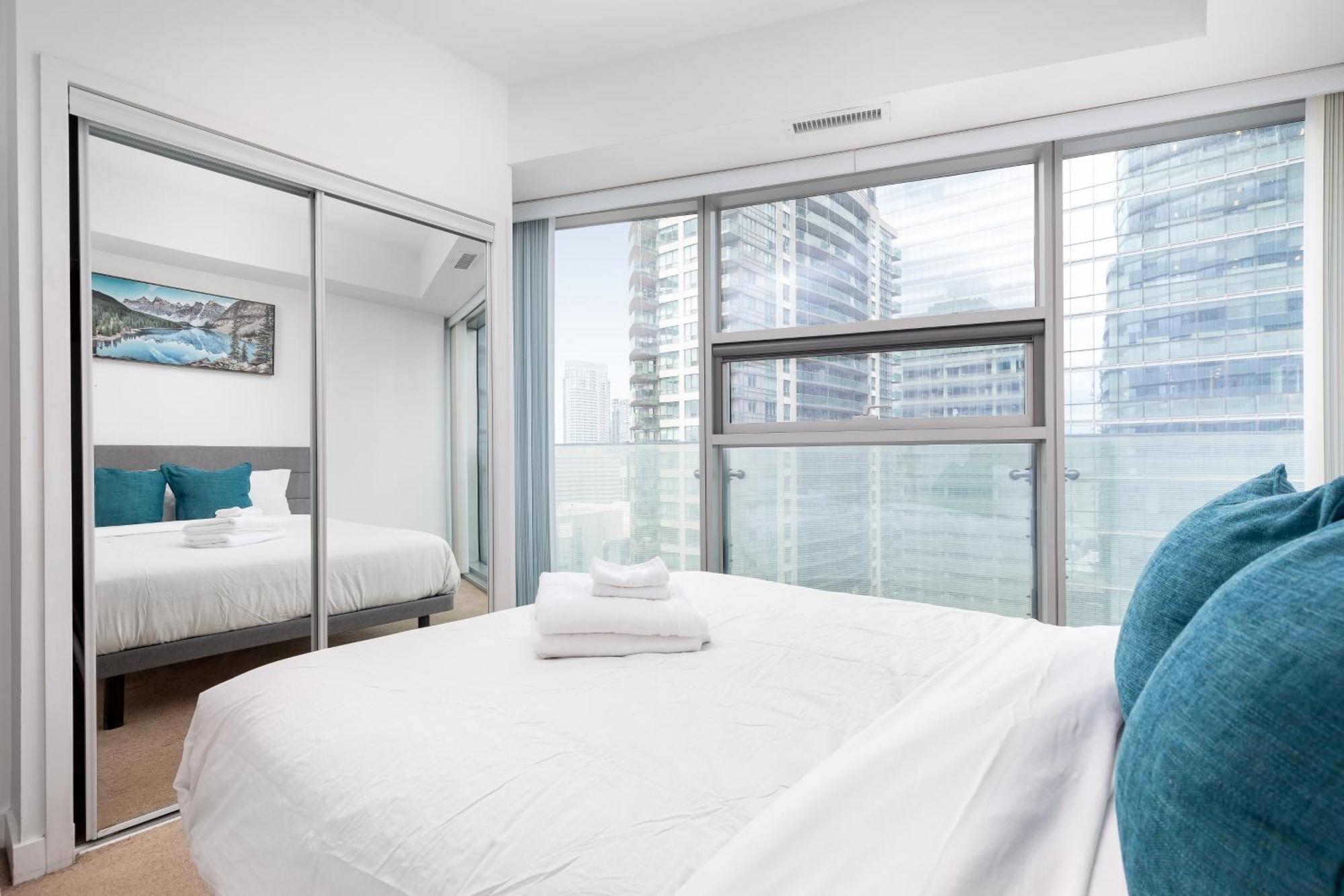 Downtown Toronto Condo Near Cn Tower, Scotiabank Arena, Rogers Centre, Union Station Bagian luar foto