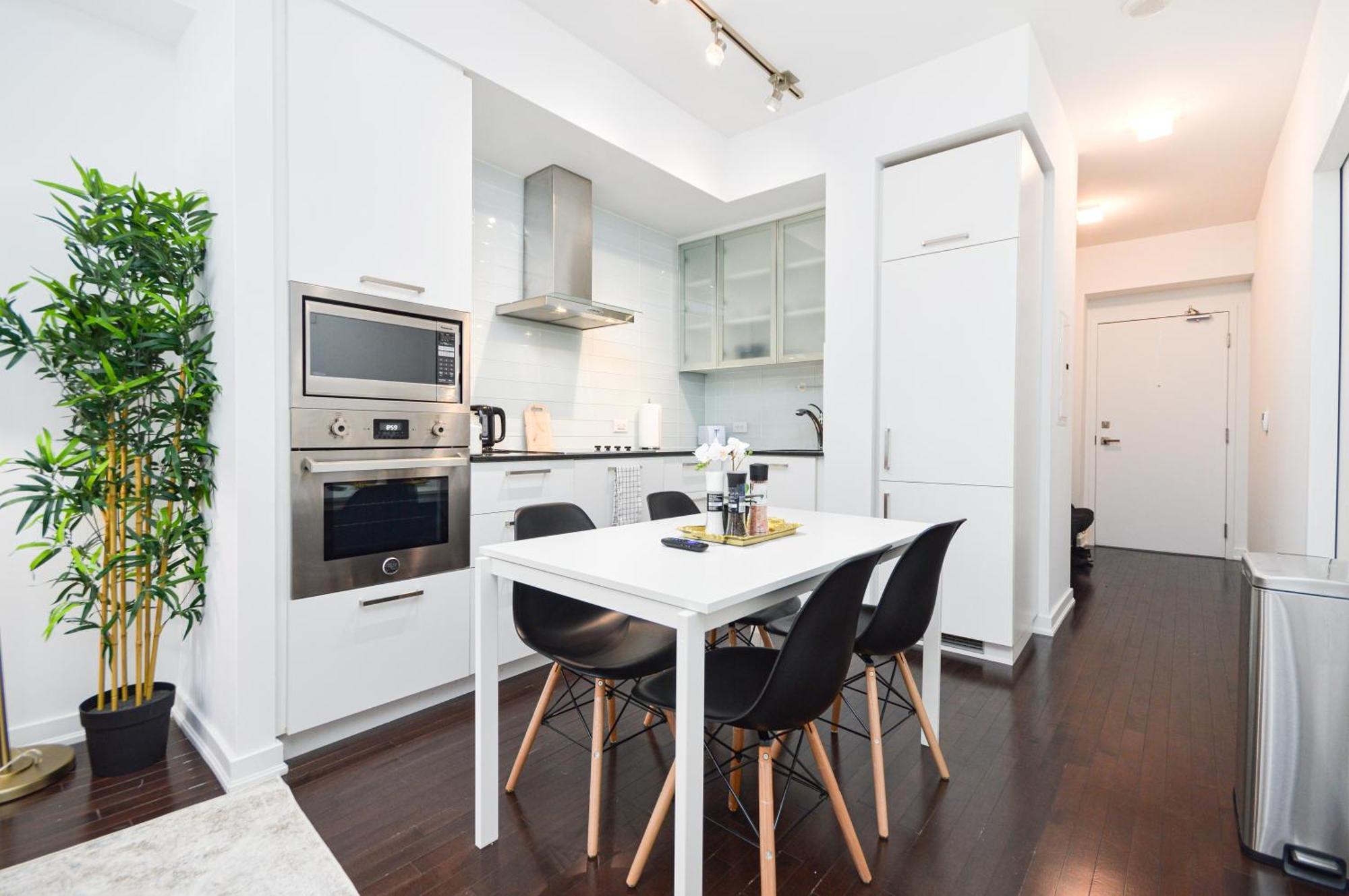 Downtown Toronto Condo Near Cn Tower, Scotiabank Arena, Rogers Centre, Union Station Bagian luar foto
